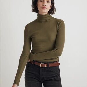 Madewell Turtleneck Long-Sleeve Tee in Desert Olive Size Large EUC